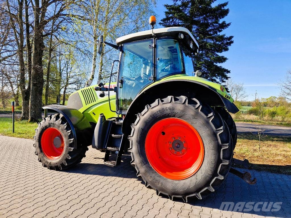 CLAAS Axion 810 Traktoren
