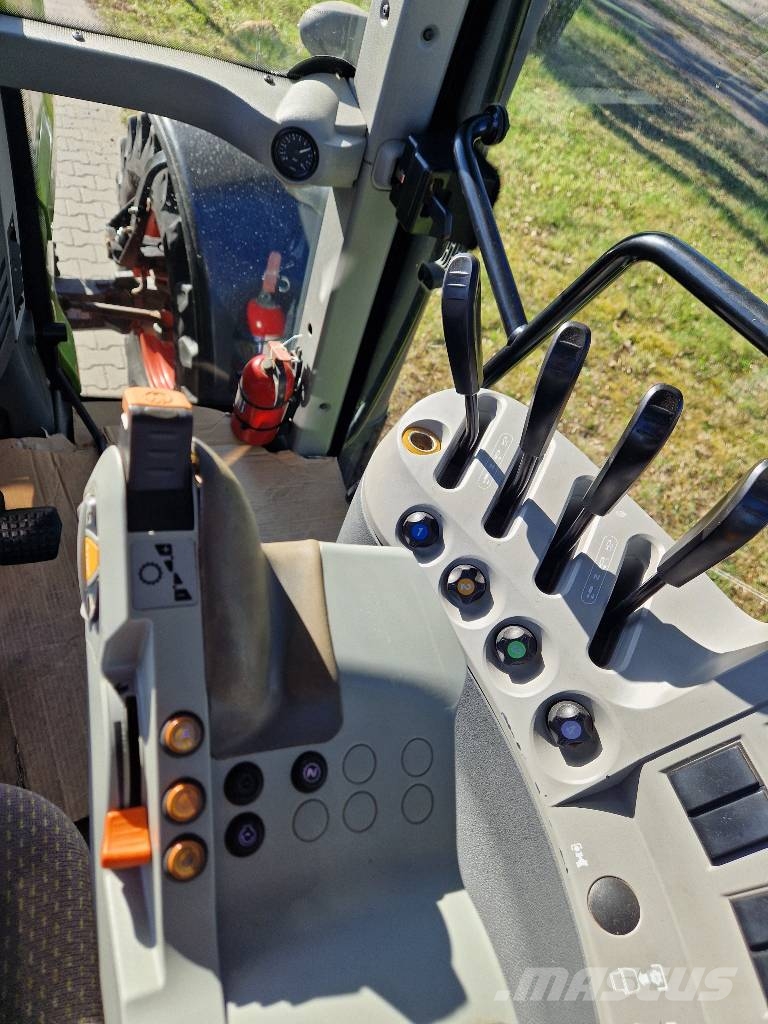 CLAAS Axion 810 Traktoren