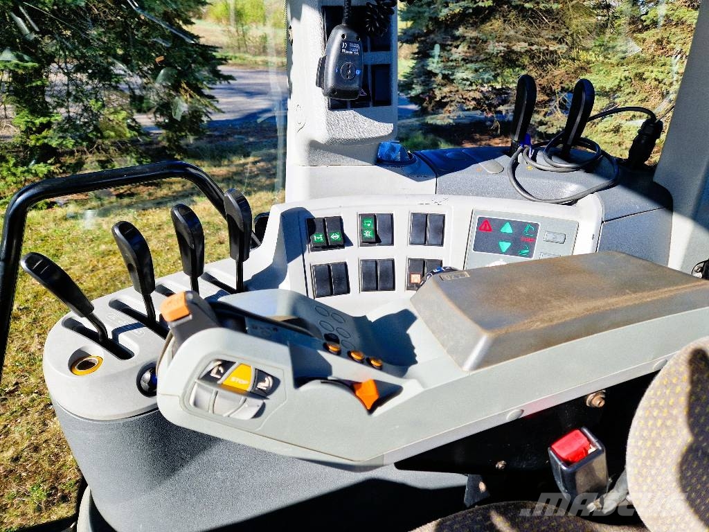CLAAS Axion 810 Traktoren
