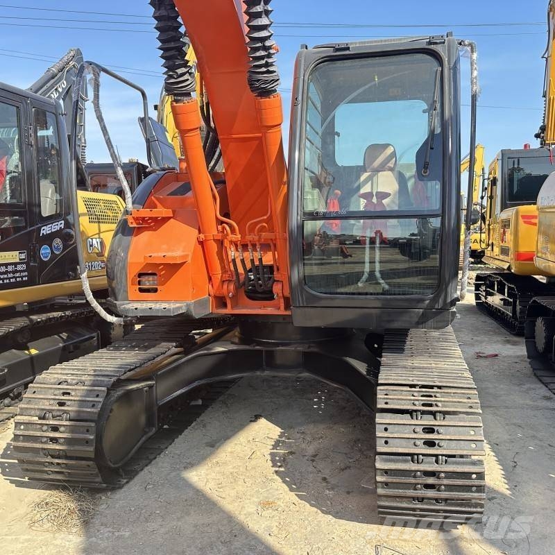 Hitachi ZX 135 履带挖掘机
