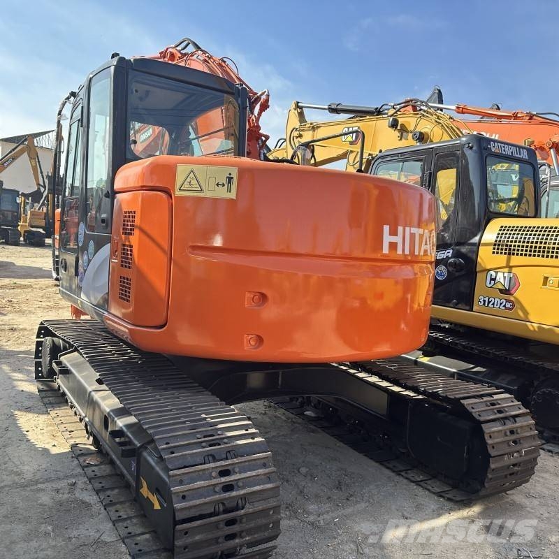 Hitachi ZX 135 履带挖掘机