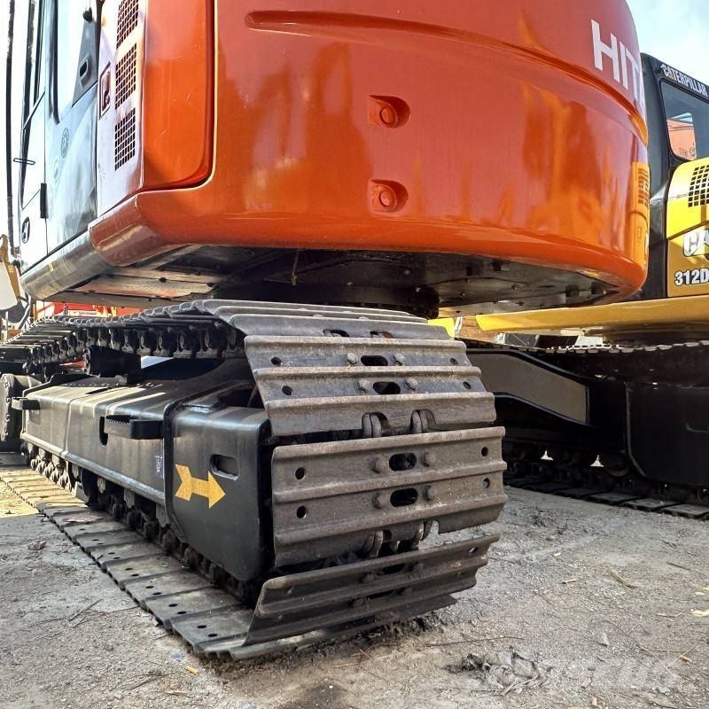 Hitachi ZX 135 履带挖掘机