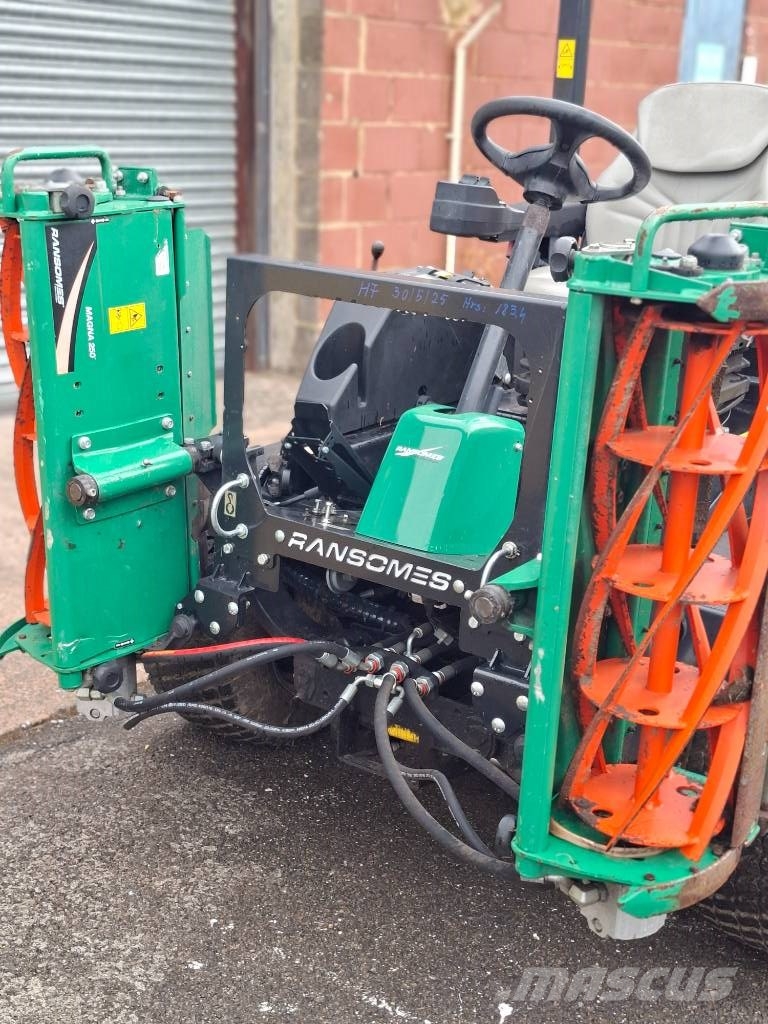 Ransomes parkway 3 188 hours like new Ransomes parkway 3 kubata engine Tractores corta-césped