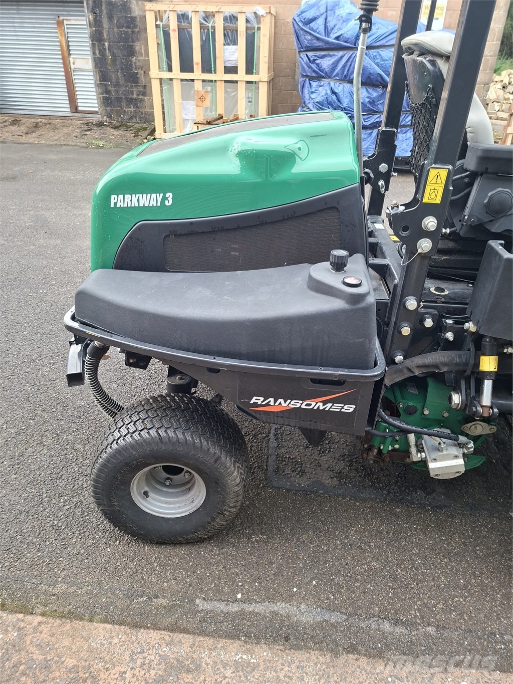 Ransomes parkway 3 188 hours like new Ransomes parkway 3 kubata engine Tractores corta-césped