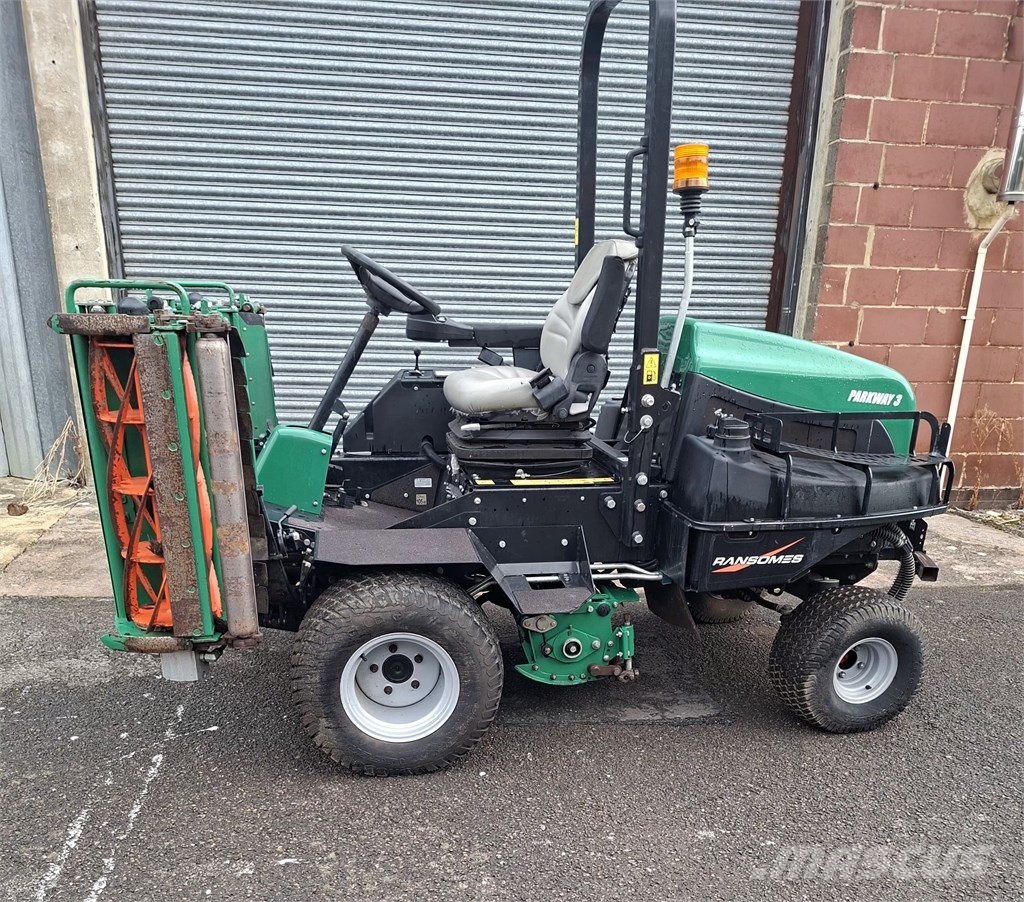 Ransomes parkway 3 188 hours like new Ransomes parkway 3 kubata engine Tractores corta-césped
