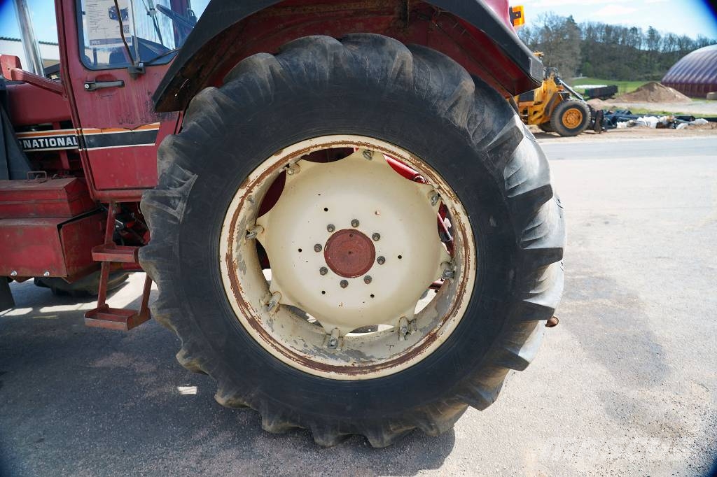 International 955 AXL / DAT697 الجرارات