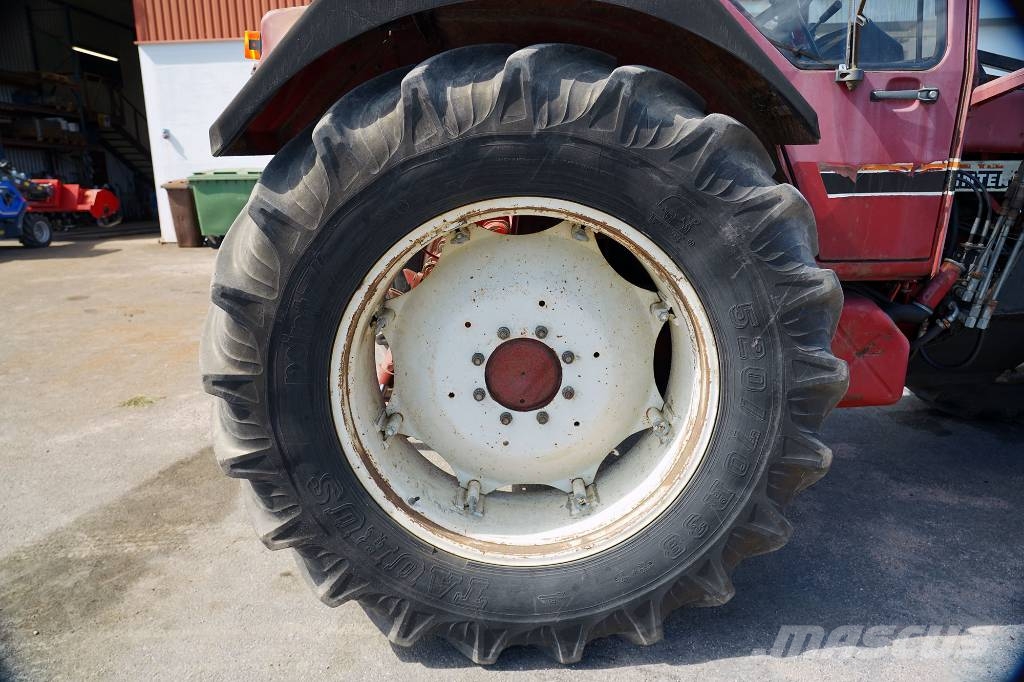 International 955 AXL / DAT697 الجرارات