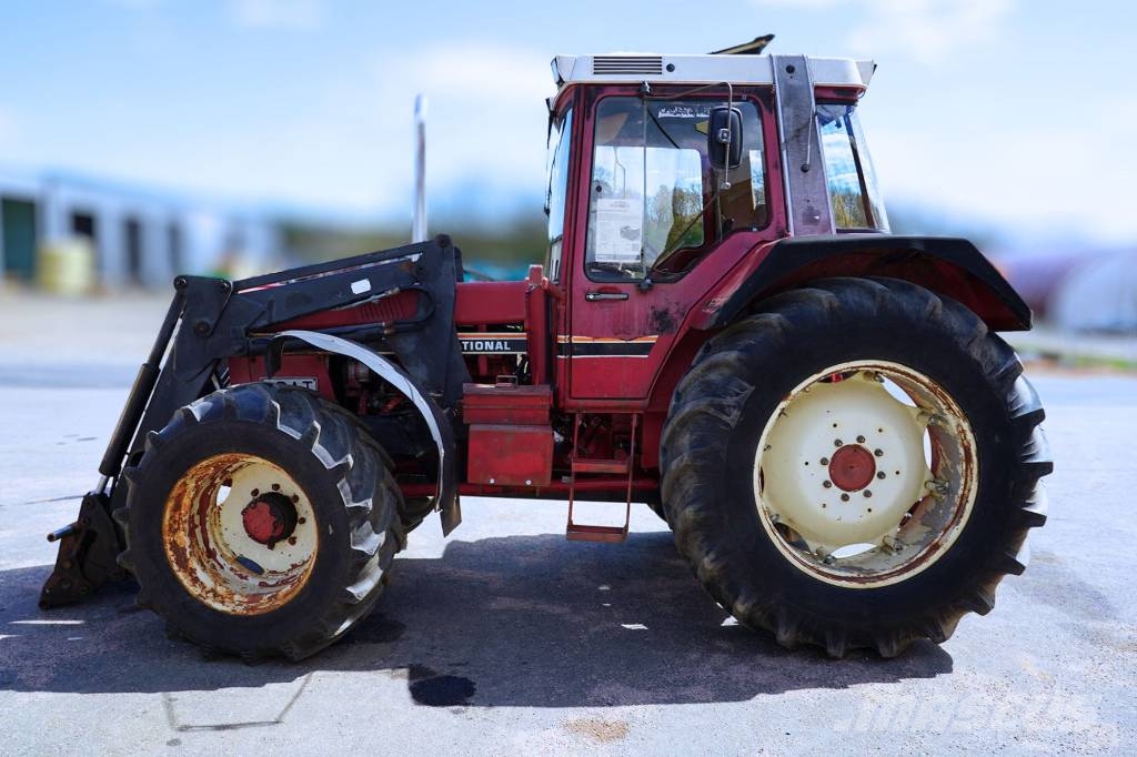 International 955 AXL / DAT697 الجرارات