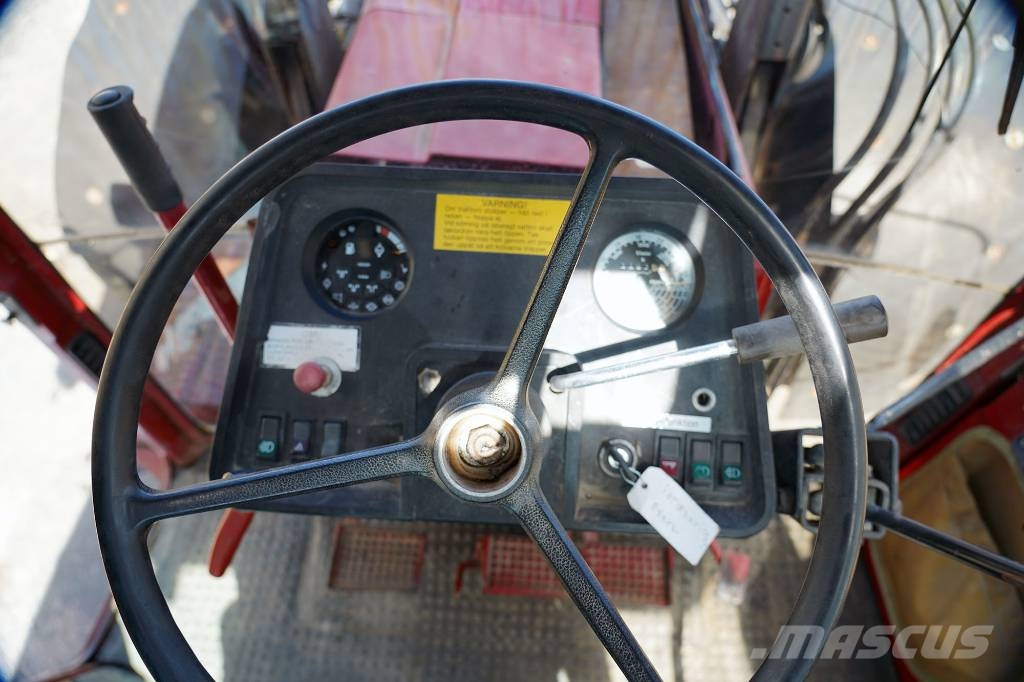 International 955 AXL / DAT697 الجرارات