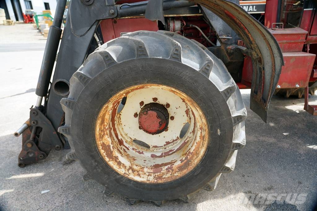 International 955 AXL / DAT697 الجرارات