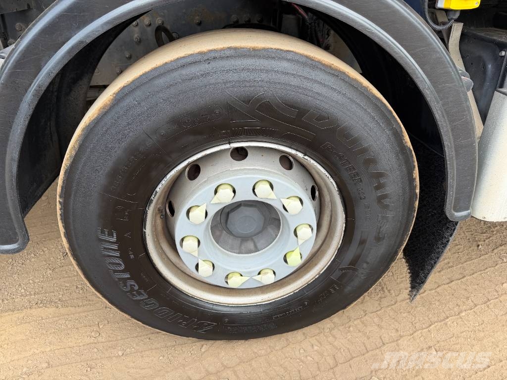 Volvo FM 430 Cheese Wedge Hiab Sleeper Cab Camiones grúa