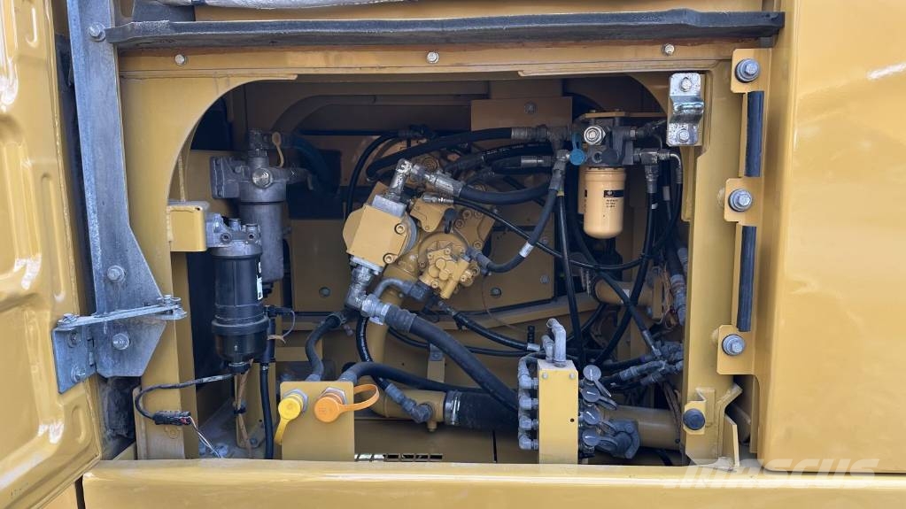 CAT 326F LN Pelle sur chenilles
