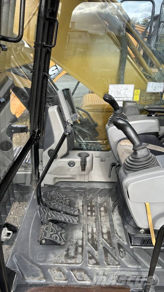 CAT 326F LN Pelle sur chenilles