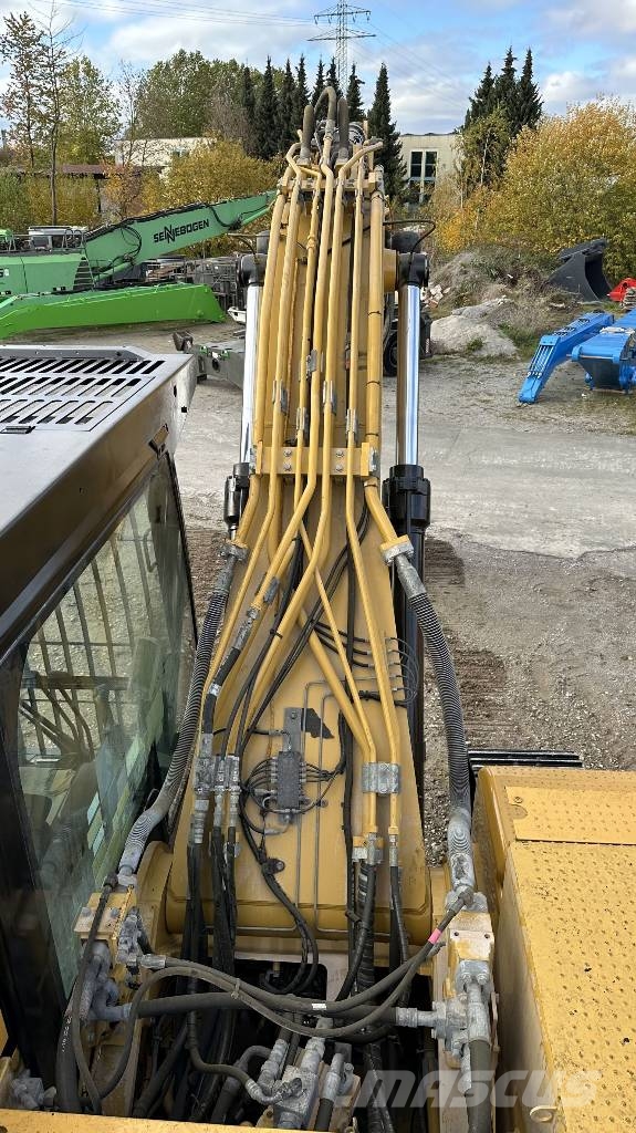 CAT 326F LN Pelle sur chenilles