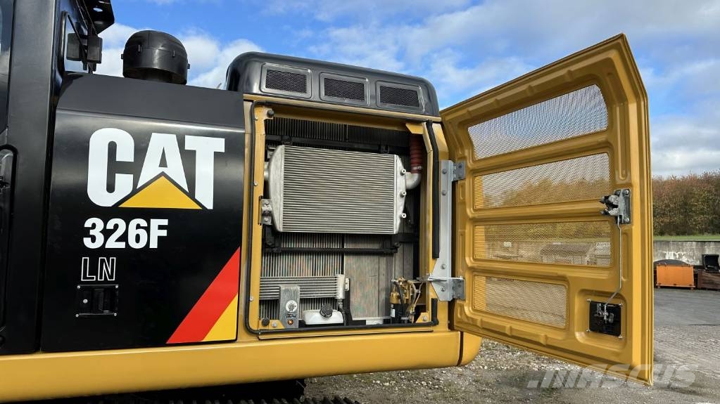 CAT 326F LN Pelle sur chenilles