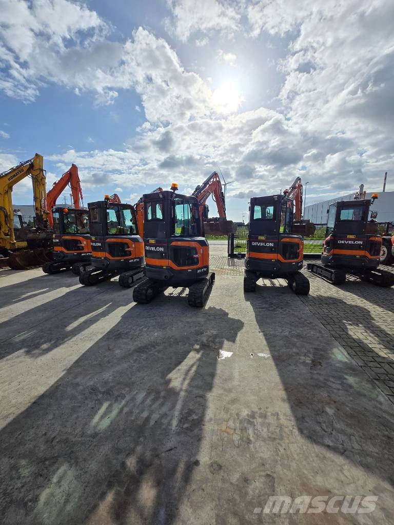 Develon DX 27 Z-7 حفارات صغيرة أقل من 7 طن (حفارات صغيرة)