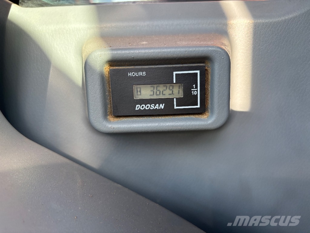 Doosan DX 140 LCR / Pyörittäjä, Rasvari Bandgrävare