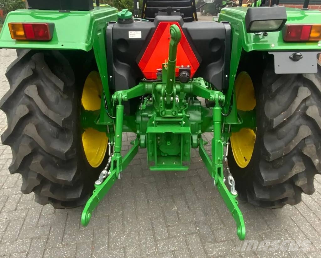 John Deere 5050 D الجرارات
