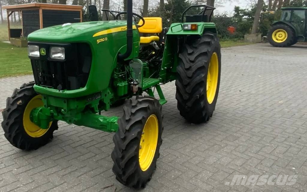 John Deere 5050 D الجرارات