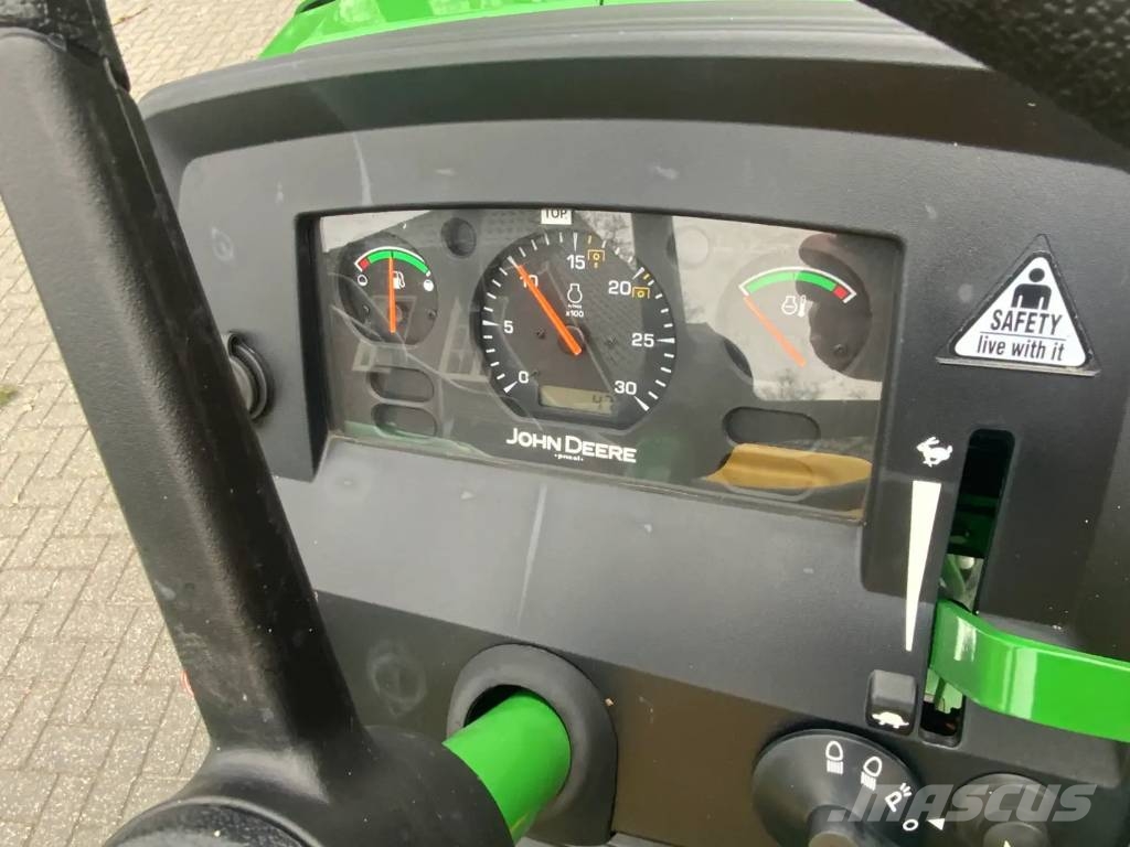 John Deere 5050 D الجرارات