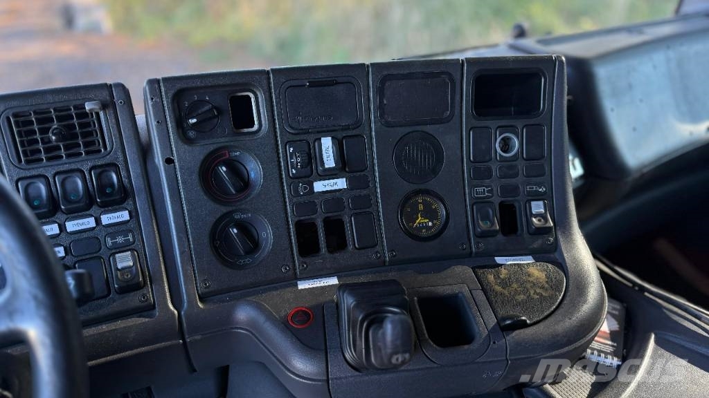 Scania P 94 Tienhoitoautot