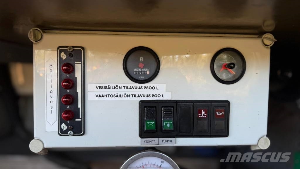 Scania P 94 Tienhoitoautot