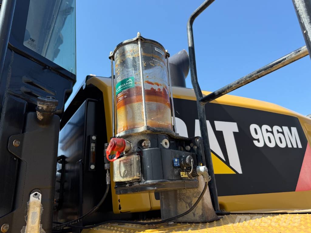 CAT 966M - Automatic Greasing / 3th Function Wheel loaders
