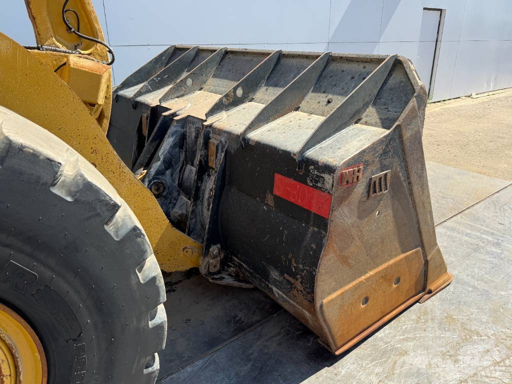 CAT 966M - Automatic Greasing / 3th Function Wheel loaders