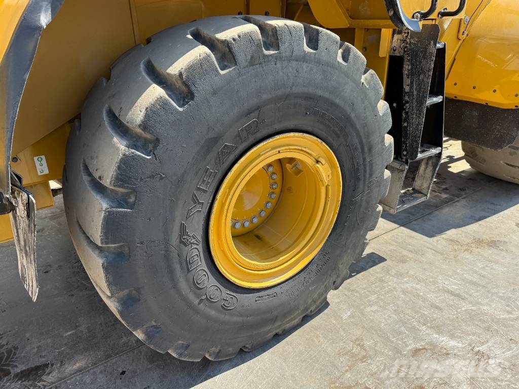 CAT 966M - Automatic Greasing / 3th Function Wheel loaders