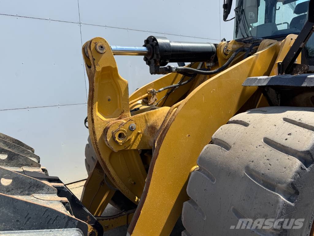 CAT 966M - Automatic Greasing / 3th Function Wheel loaders