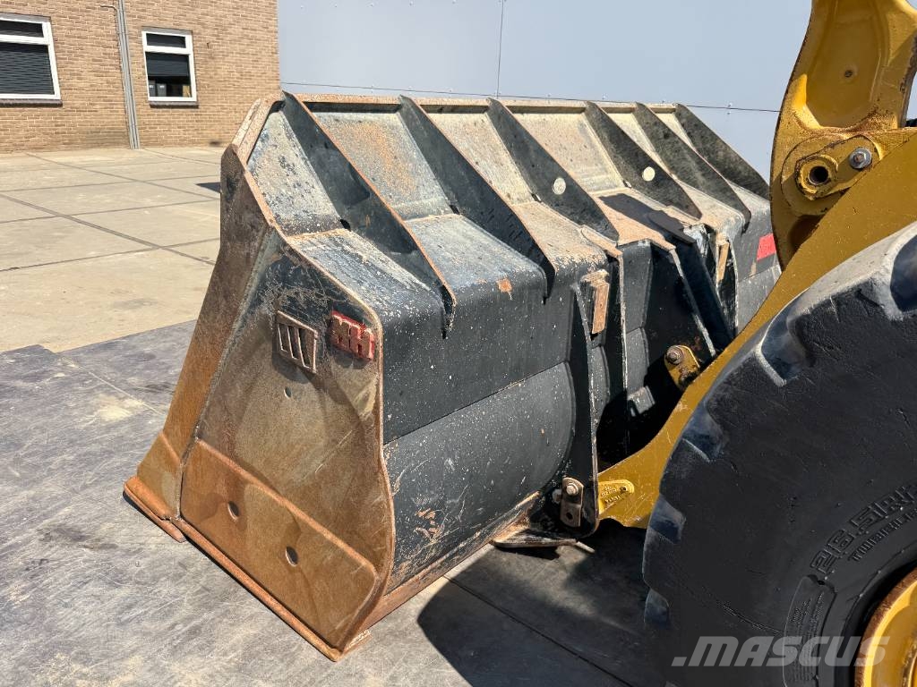 CAT 966M - Automatic Greasing / 3th Function Wheel loaders