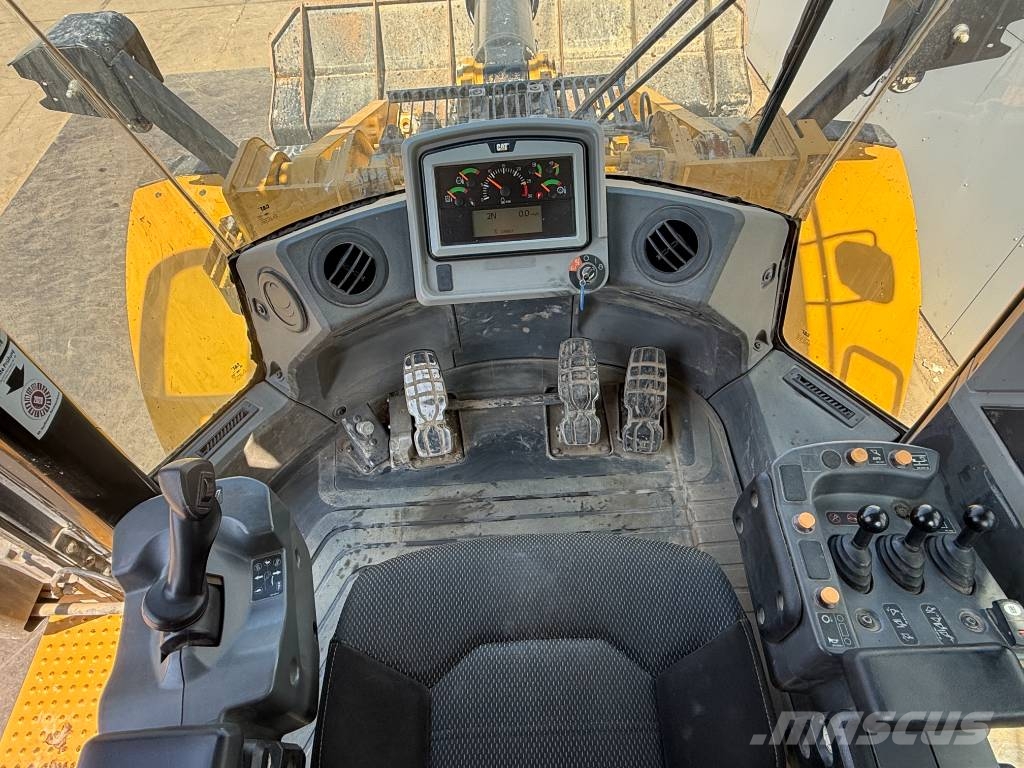 CAT 966M - Automatic Greasing / 3th Function Wheel loaders