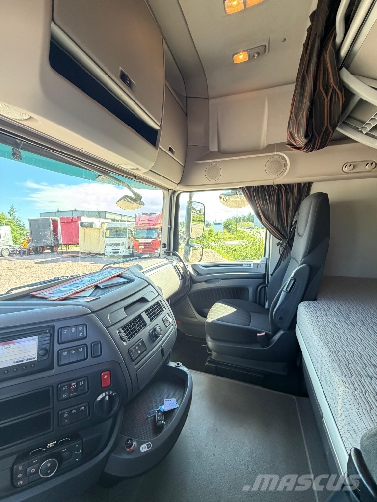 DAF XF 530 8x2/4 Chassis