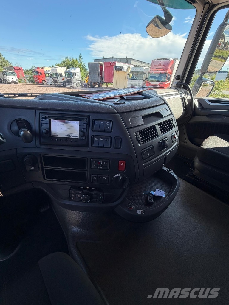 DAF XF 530 8x2/4 Chassis