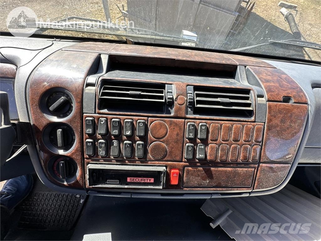 Mercedes-Benz 1223L4X2 Tovornjaki zabojniki