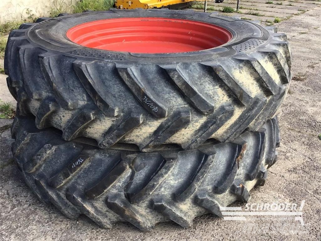 Fendt 520/70 R34 + 520/85 R46 PFLEGERÄDER Ruedas