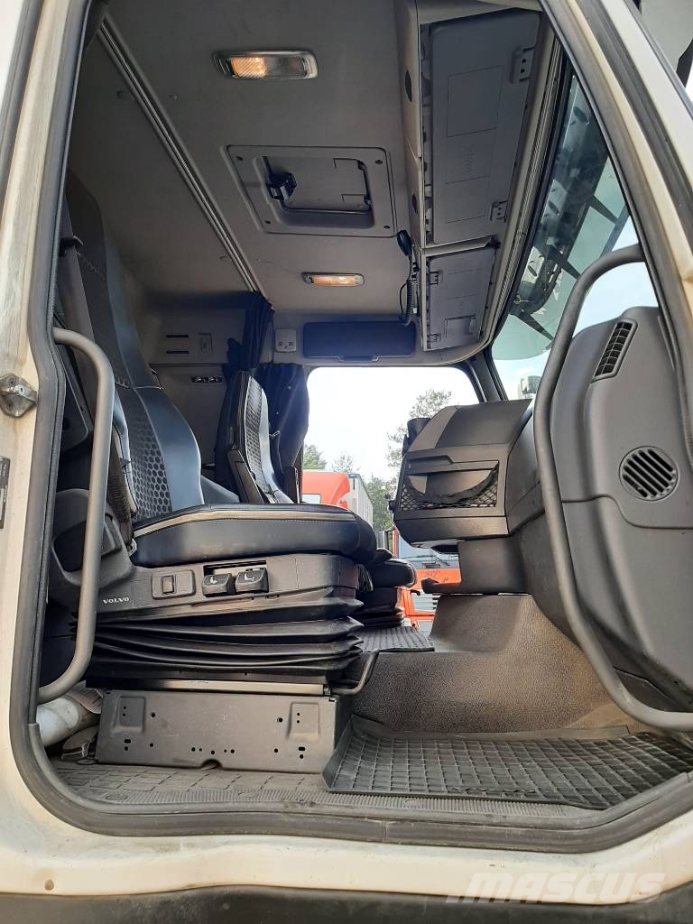 Volvo FH 13 Camiones con caja de remolque