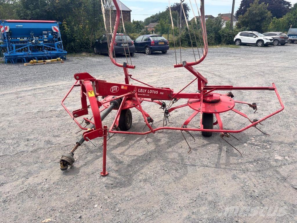 Lely Lotus 300 Pöyhimet ja haravat