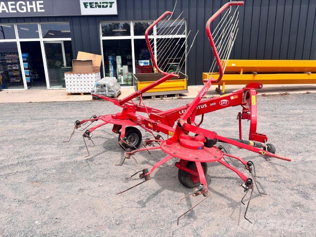 Lely Lotus 300 Pöyhimet ja haravat