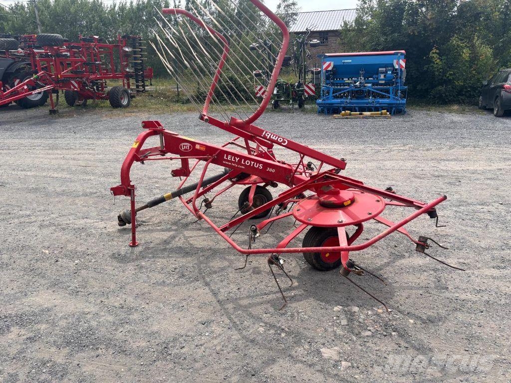 Lely Lotus 300 Pöyhimet ja haravat