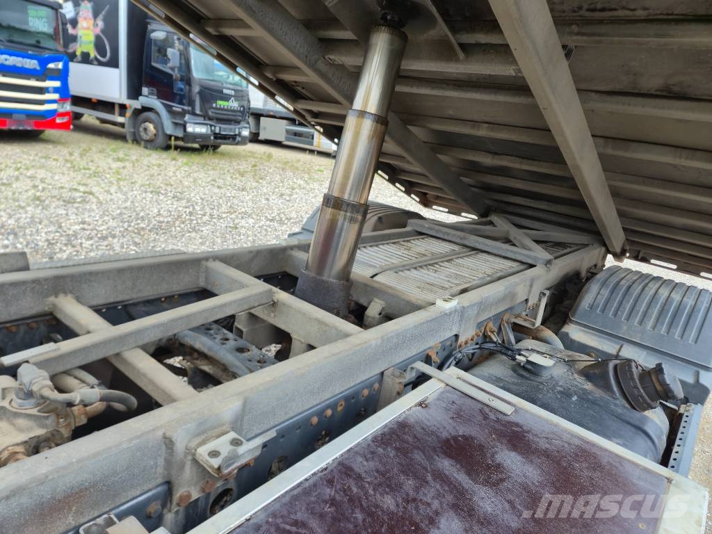Mercedes-Benz Atego 1018 //HMF 525 K2/ Radio // Tiplad Crane trucks