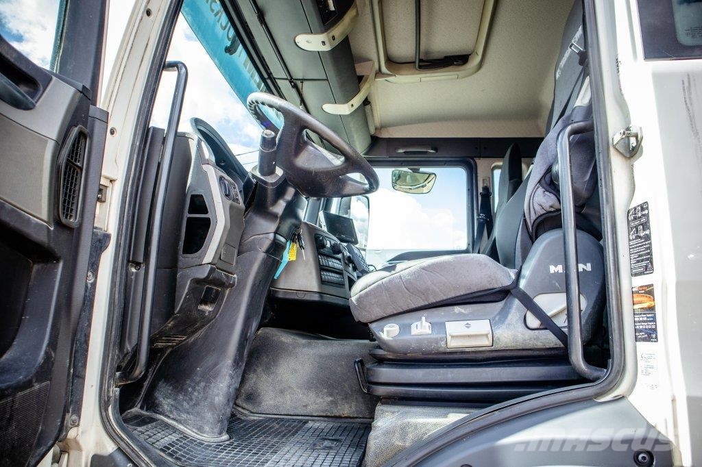 MAN TGS 32.400BB+LIEBHERR 8M³+BAND/TAPIS 16m Camiones hormigonera