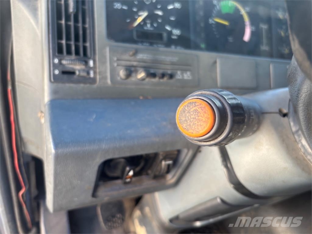 Mercedes-Benz ACTROS 1831 + CAPPELLOTO شاحنات بمقصورة وهيكل