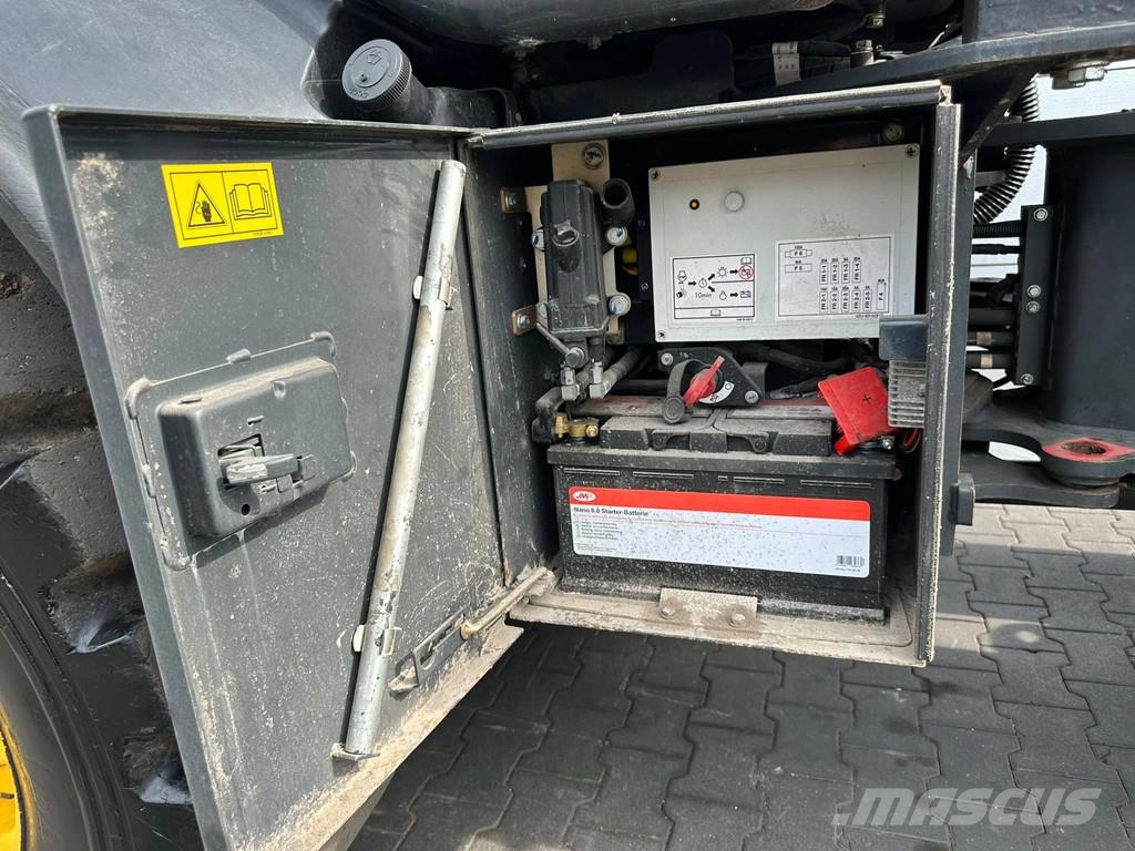 Komatsu WA80M-8 | A/C لوادر بعجل