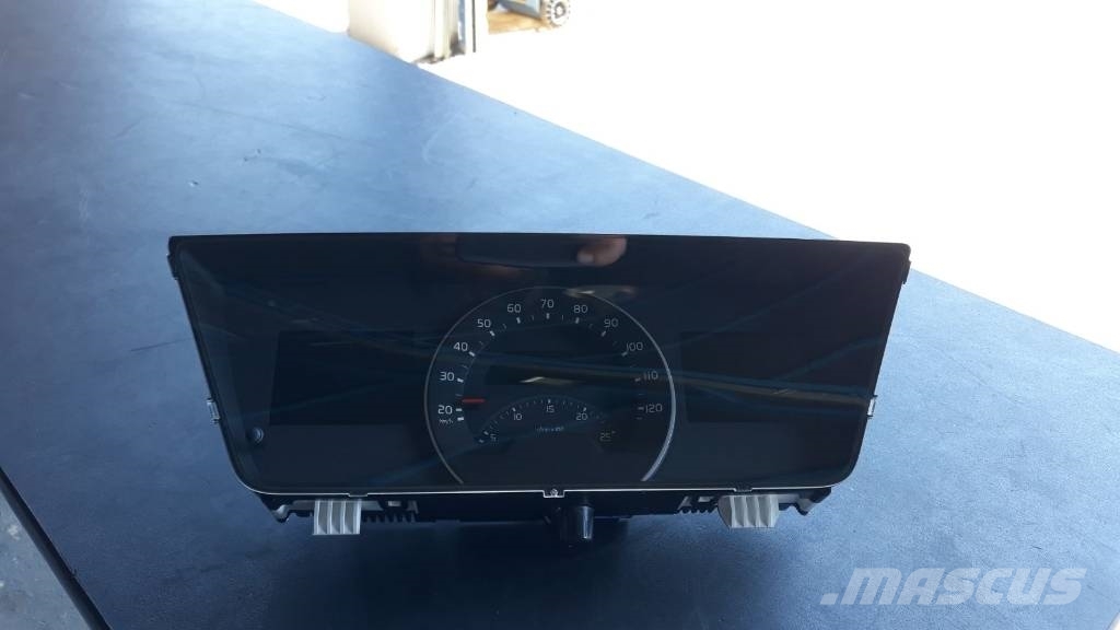 Volvo INSTRUMENT CLUSTER 22222030 Kabiinid
