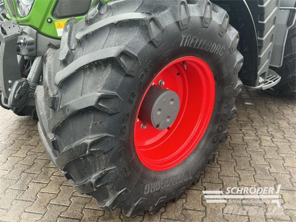 Fendt 724 VARIO S4 PROFI PLUS Трактори