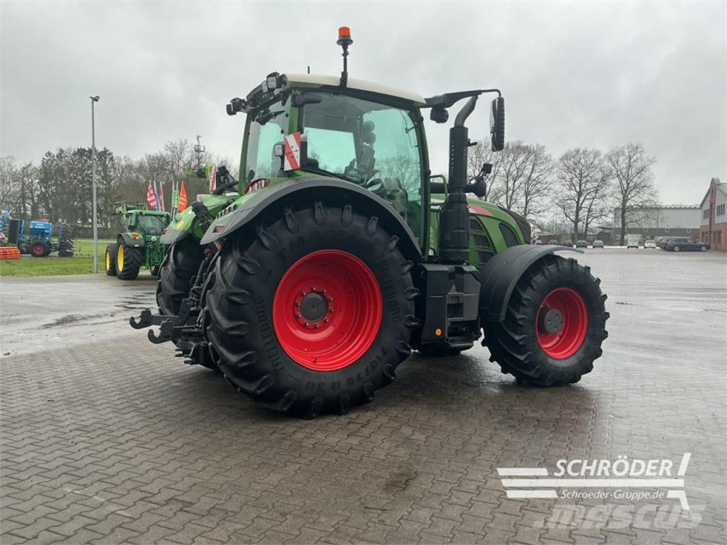 Fendt 724 VARIO S4 PROFI PLUS Трактори