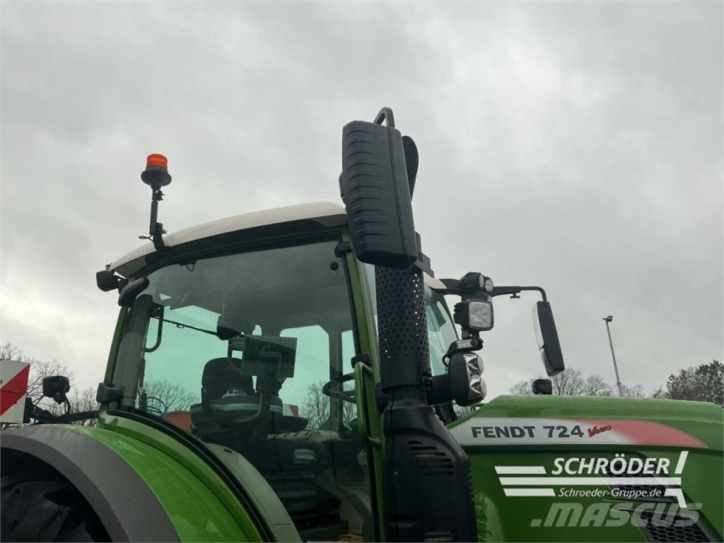 Fendt 724 VARIO S4 PROFI PLUS Трактори