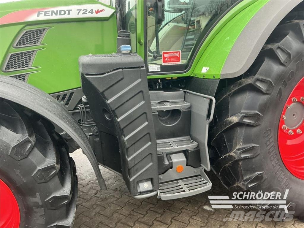 Fendt 724 VARIO S4 PROFI PLUS Трактори