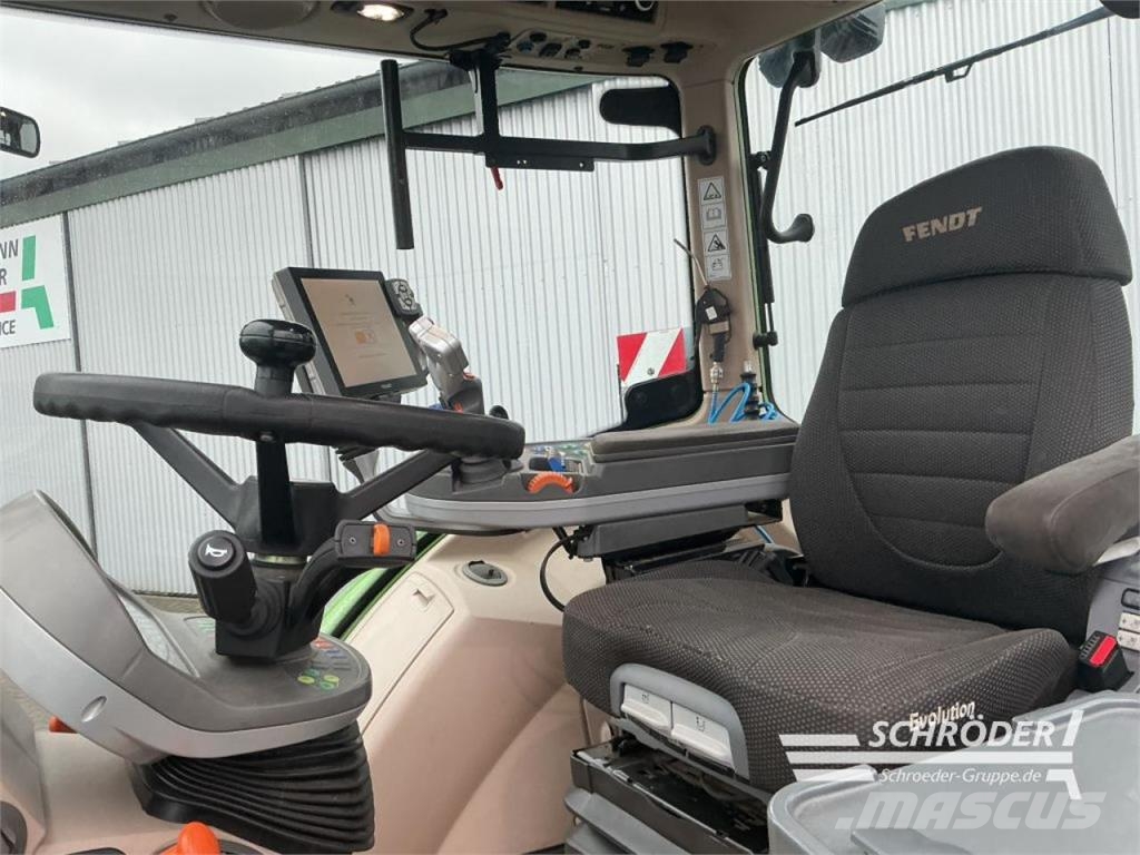Fendt 724 VARIO S4 PROFI PLUS Трактори